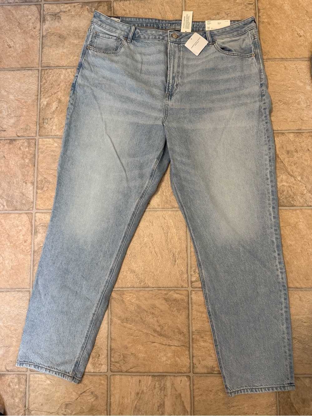 NWT American Eagle Strigid Mom Jeans Size 20 Long Light Wash